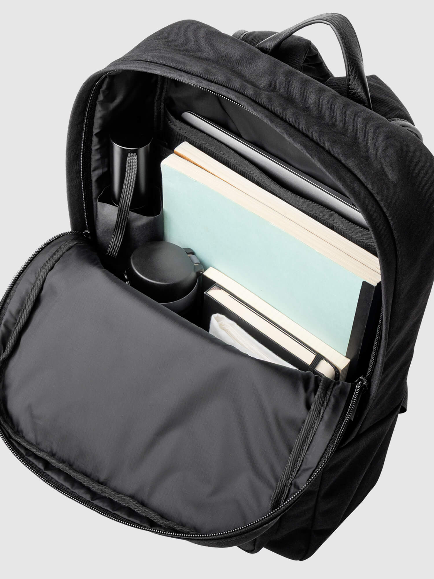 CORDURA®×レザー コンビスリムバックパック