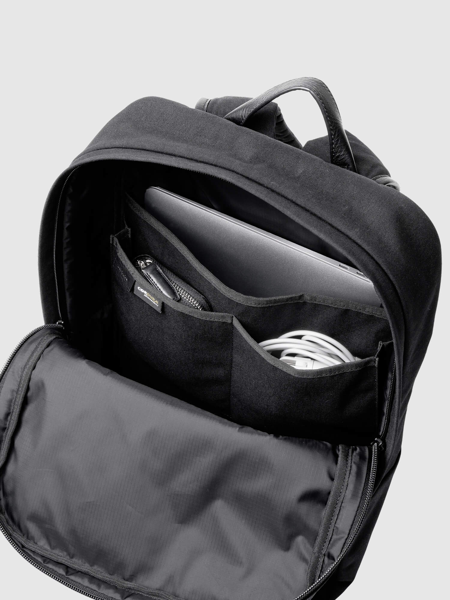 CORDURA®×レザー コンビスリムバックパック