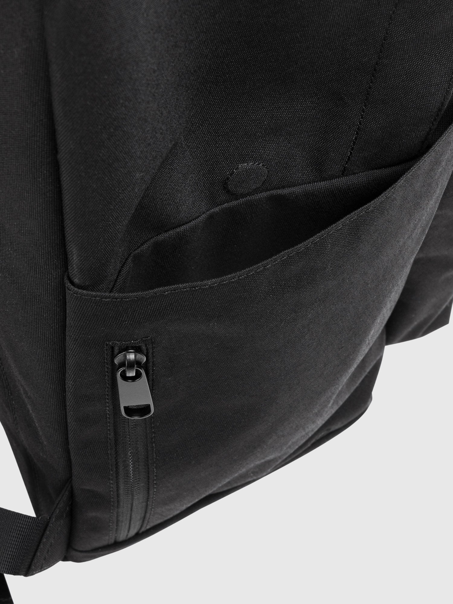 【新発売】NYLON BACKPACK L 001