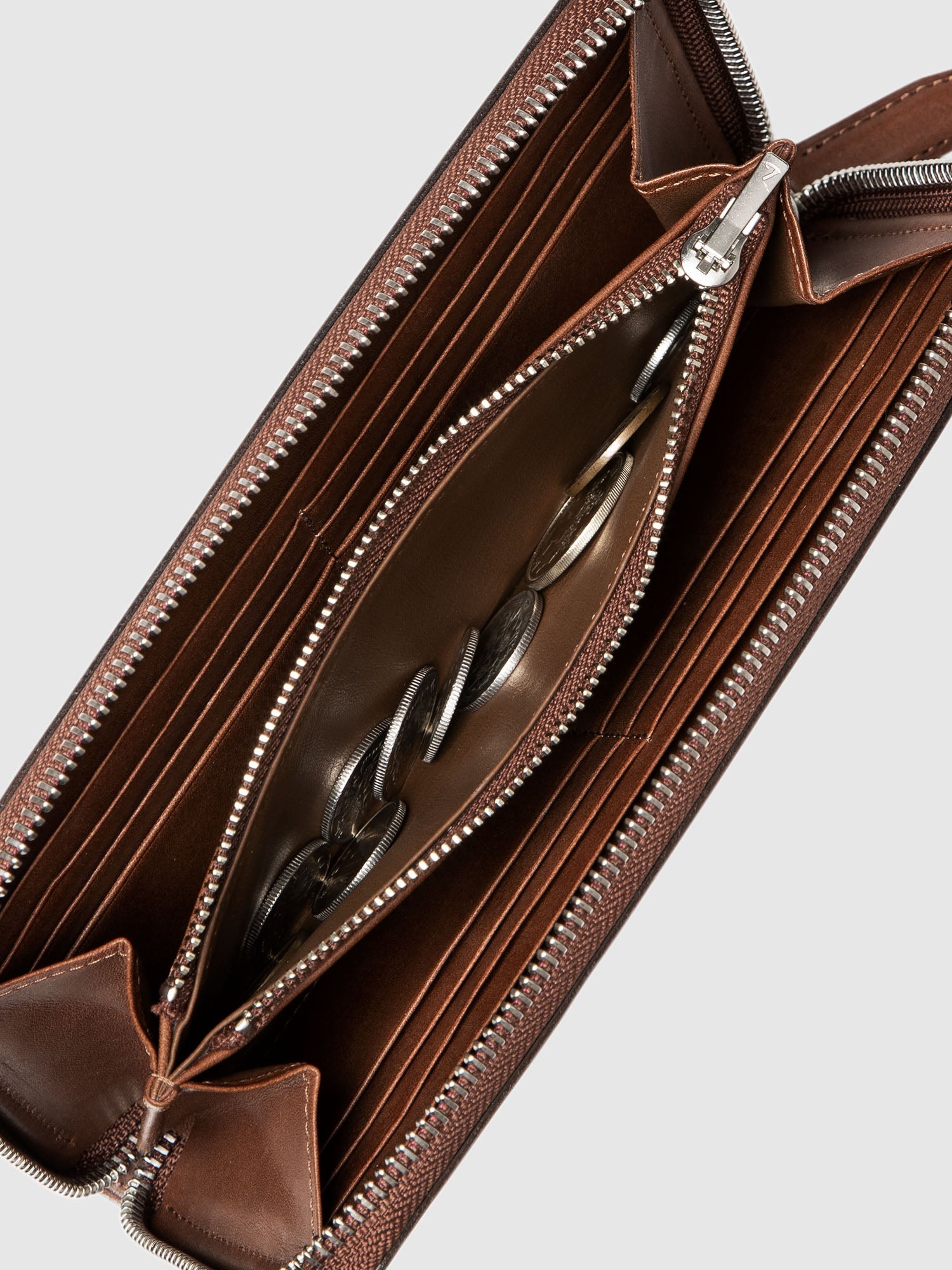 ヌメ ファスナーロングパース