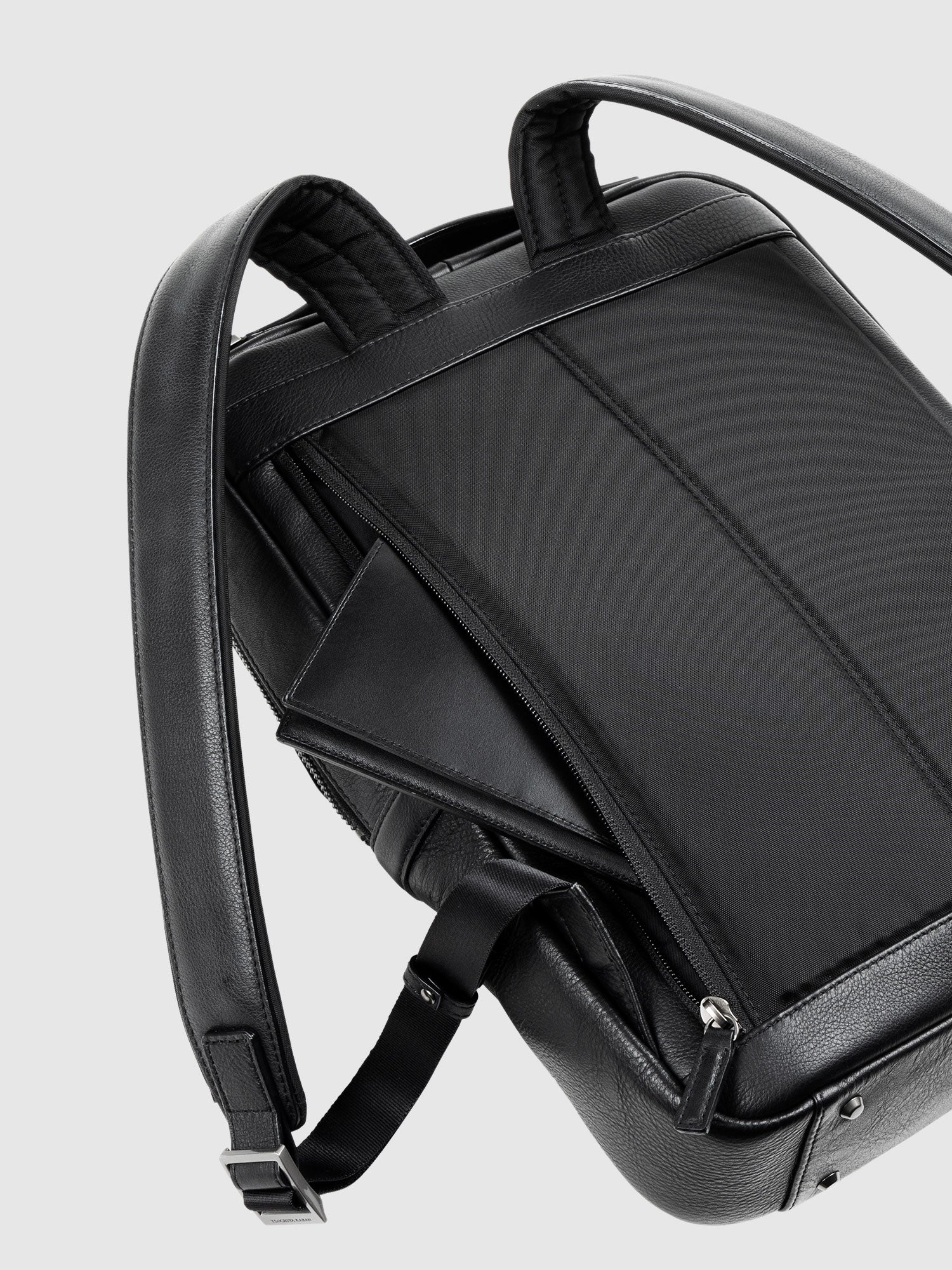 プロータ スマートバックパック (防水革)