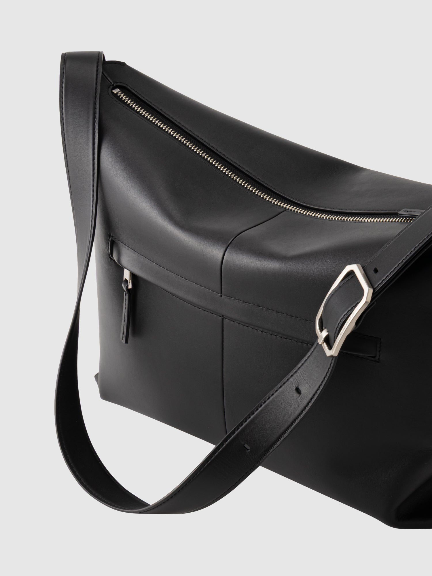 【新発売】ストレイヴン ラージショルダー