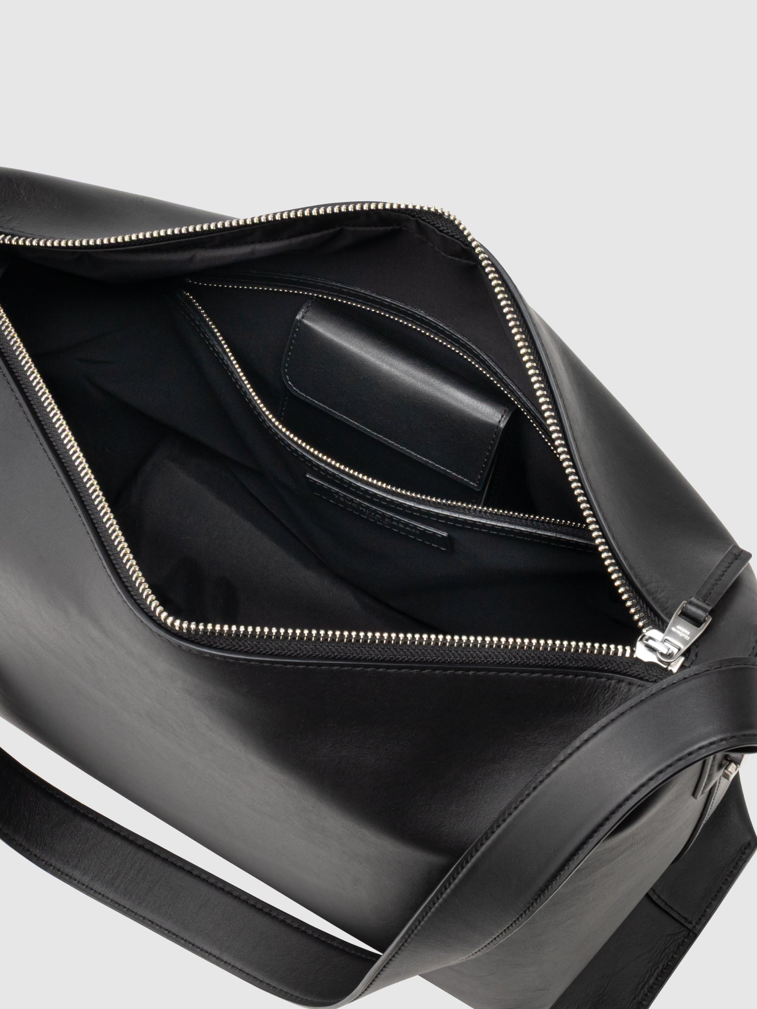 【新発売】ストレイヴン ラージショルダー