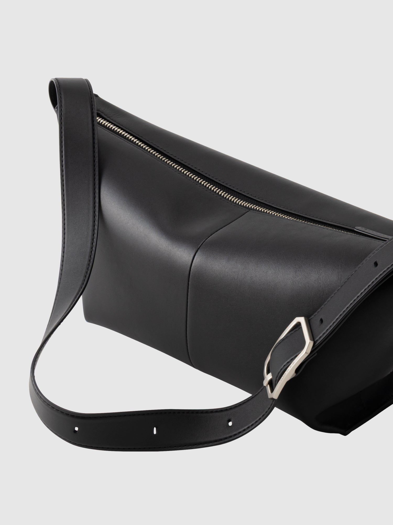 【新発売】ストレイヴン ミディアムショルダー