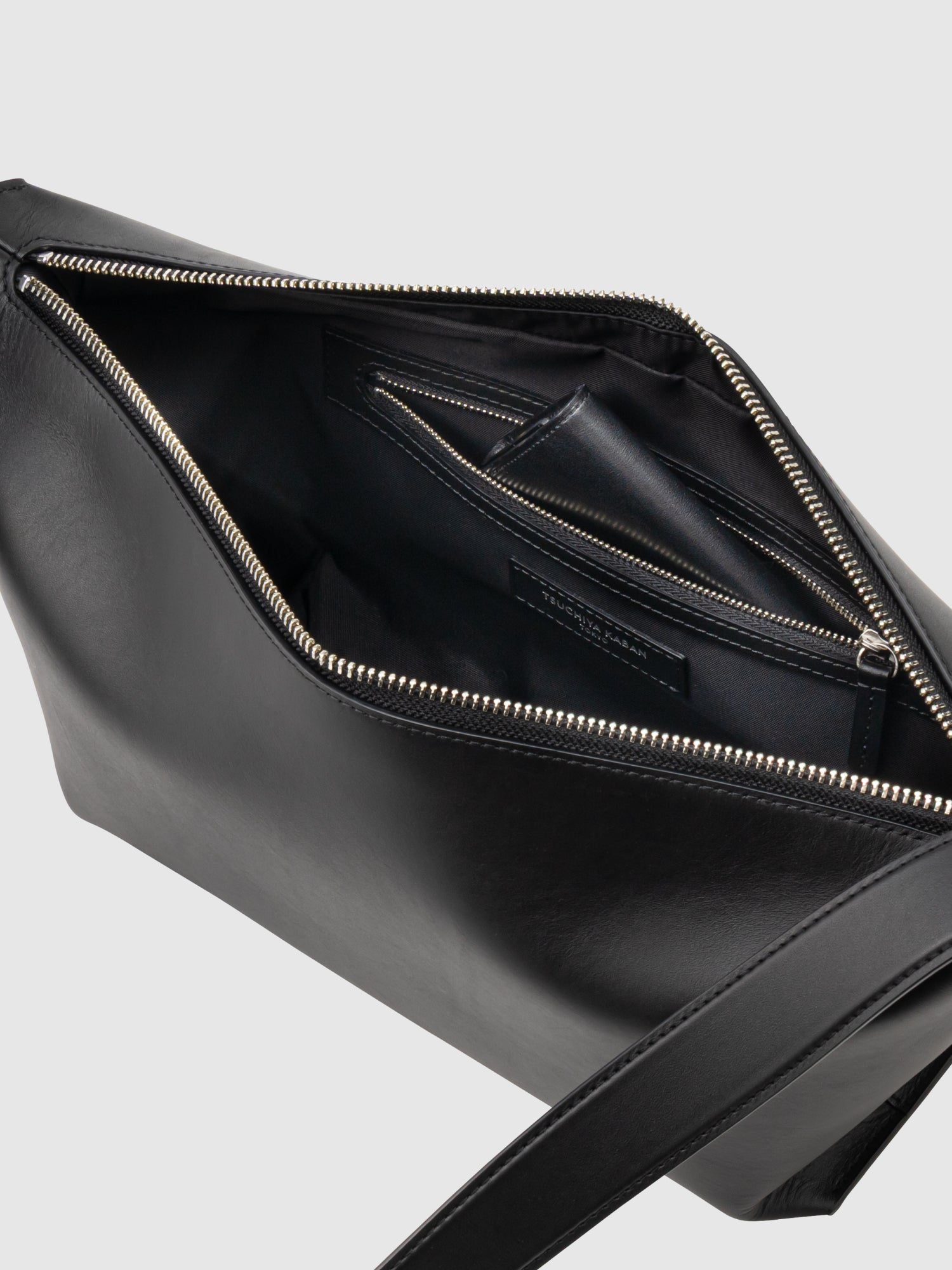 【新発売】ストレイヴン ミディアムショルダー