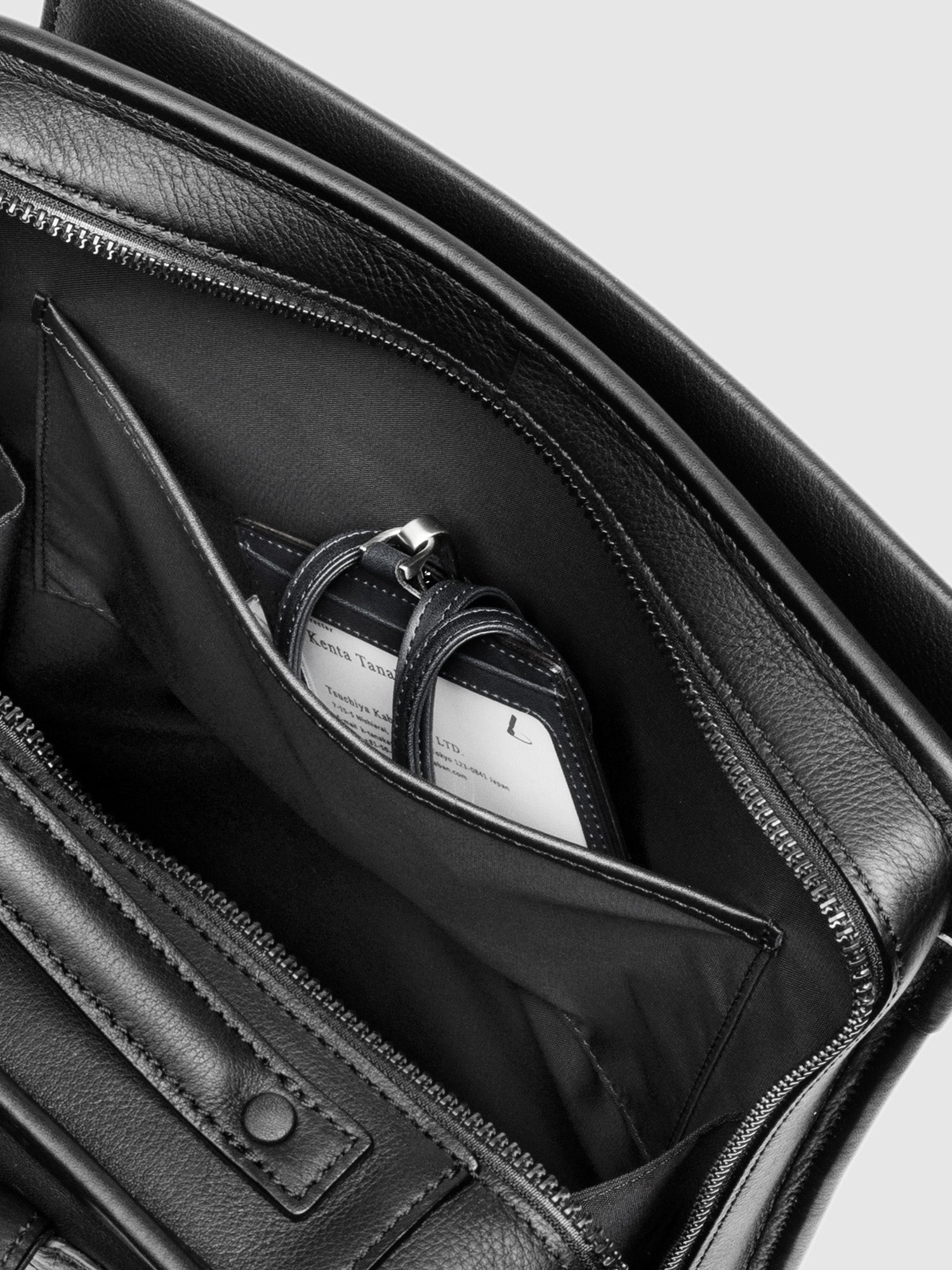 【新色】ヴァイノ ミディアム スクエアバックパック(防水革)