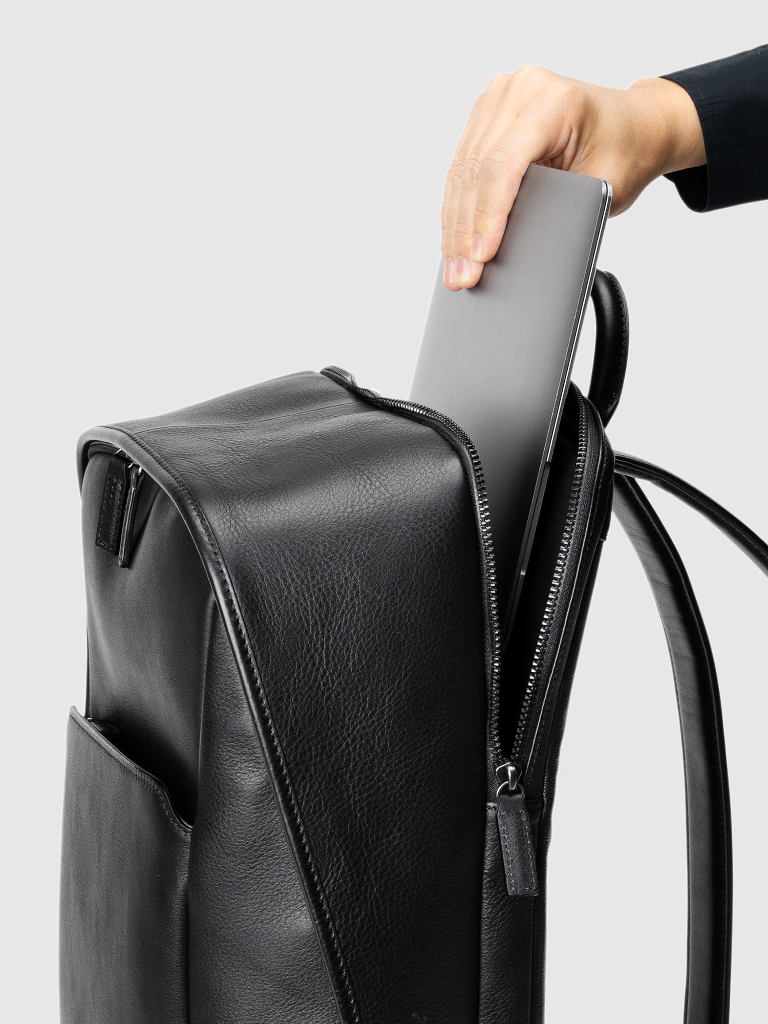 【新色】ヴァイノ ラウンドバックパック(防水革)