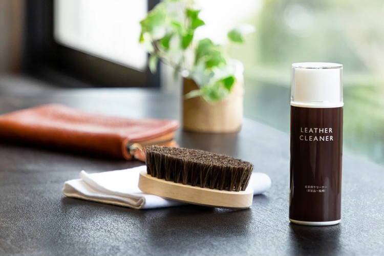 革のメンテナンス 04. きれいを保つための、クリーニング