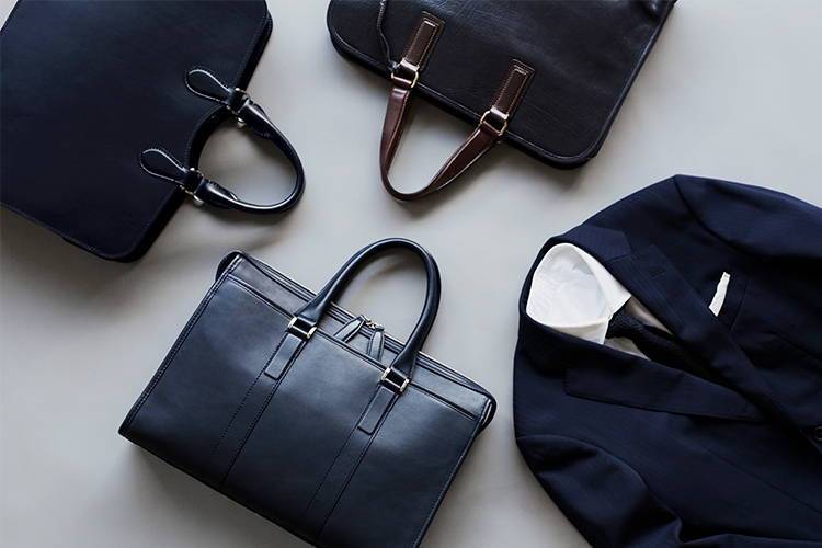 次に持つなら、「ネイビー」のビジネスバッグ