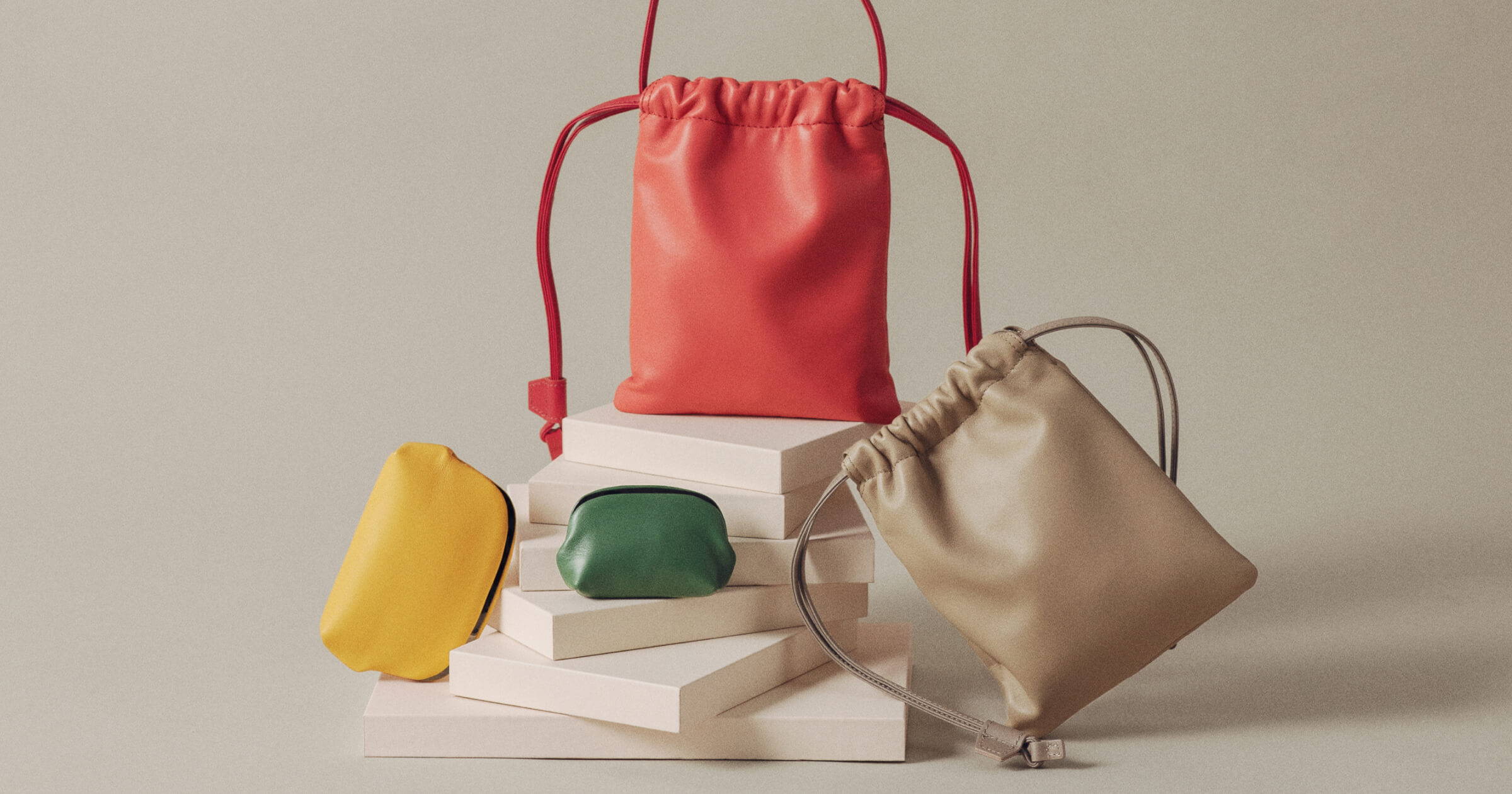 LAMB LEATHER -ひとさじの品と個性を添える、 滑らかな質感と鮮やかな色合い-