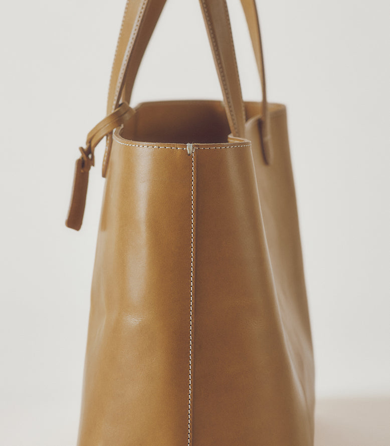 ナチュラルな中にも気品を醸し出す
スムース調の牛革