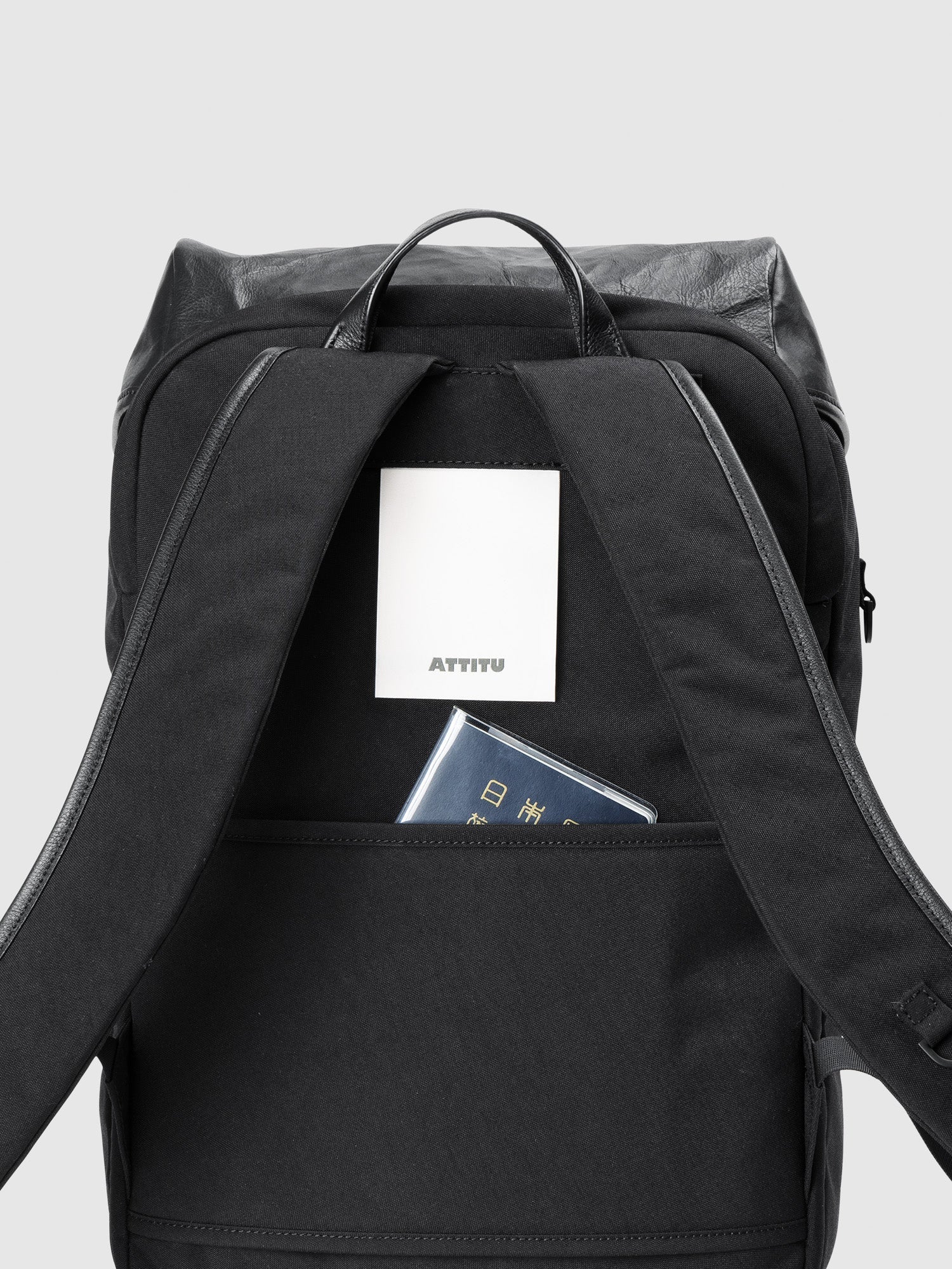 CORDURA®×レザー コンビスクエアバックパック