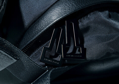 39 黒を引き締める黒