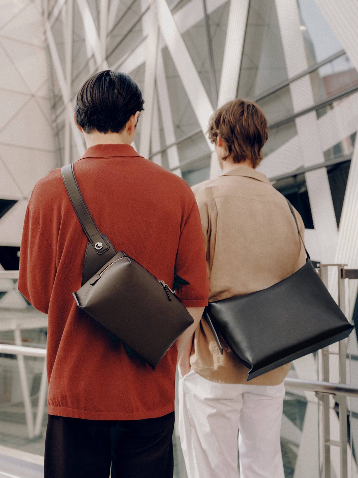 【新発売】ストレイヴン  クロスボディバッグ