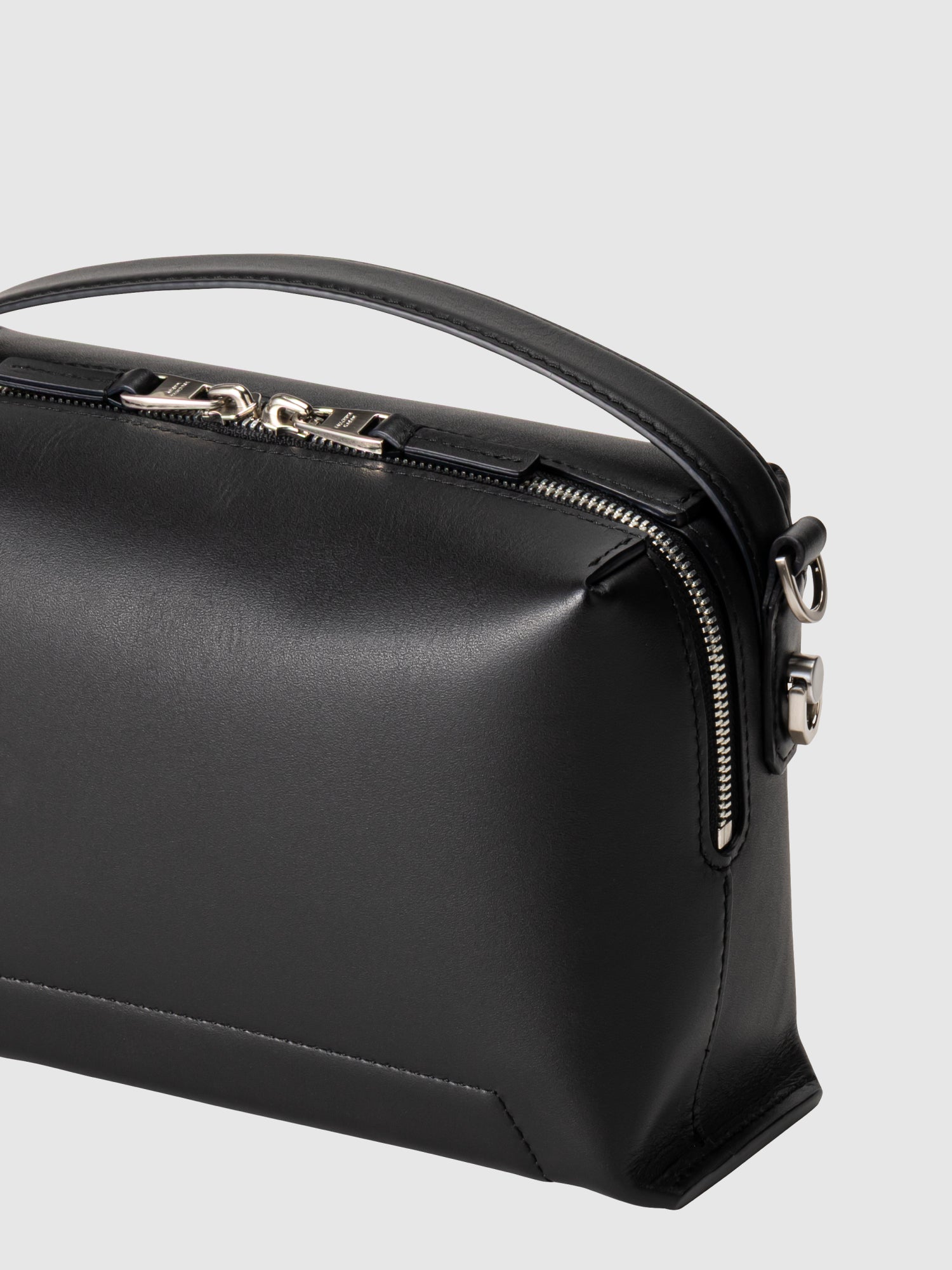 【新発売】ストレイヴン  2wayワンハンドルバッグ