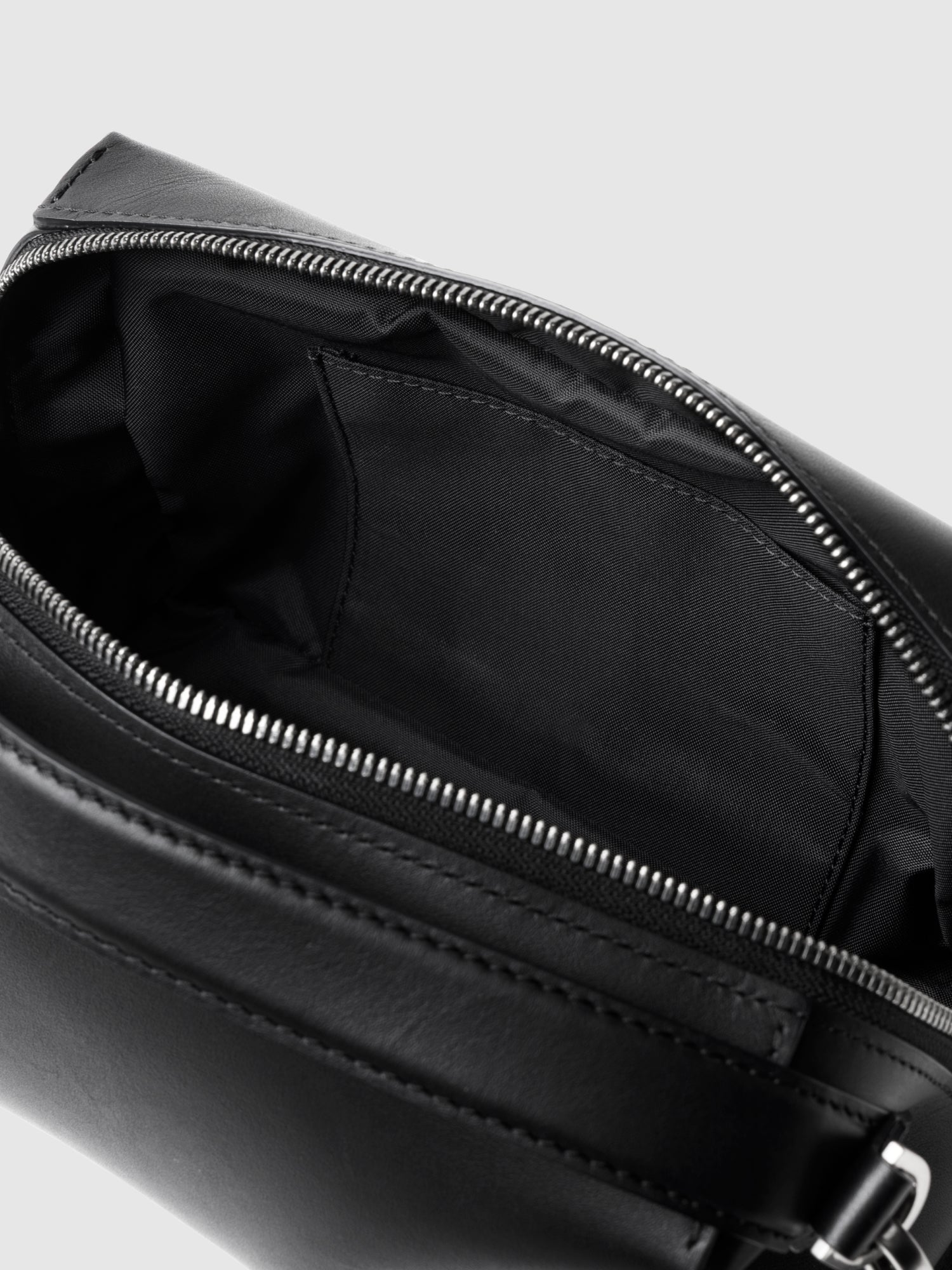 【新発売】ストレイヴン  2wayワンハンドルバッグ