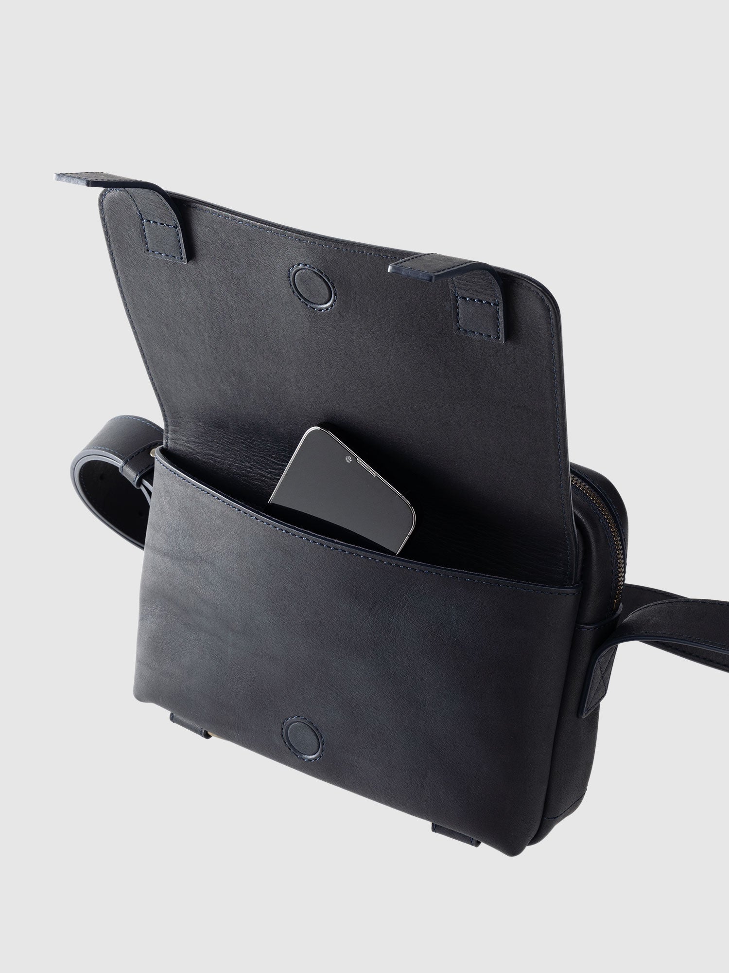 ビークル スモールフラップショルダー