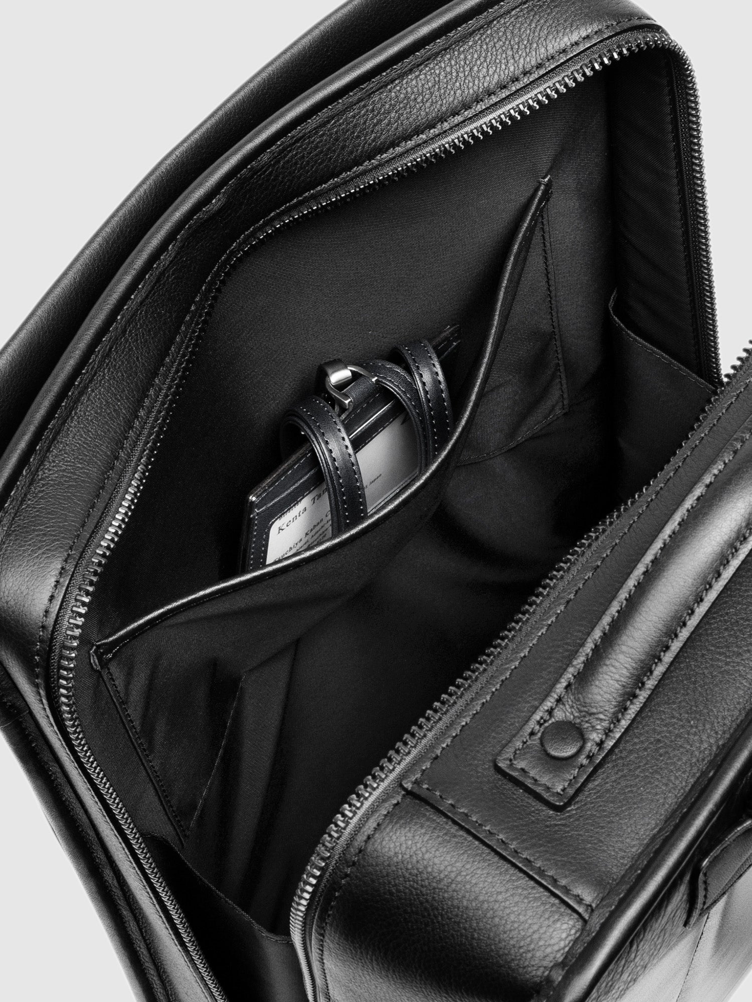 【新色】ヴァイノ スクエアバックパック(防水革)